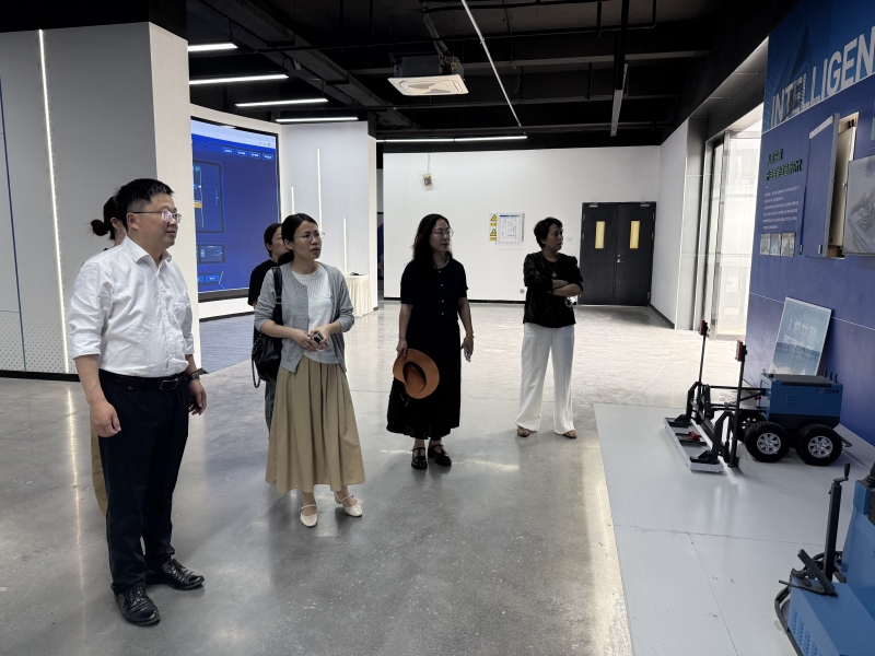 省住建厅科技发展中心陶翠萍莅临bat365官网考察交流